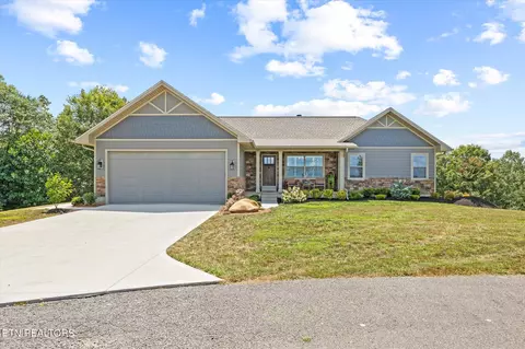 1721 Holly Bend Dr, Byrdstown, TN 38549