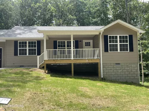 1112 Whispering Pine Ln, Jamestown, TN 38556