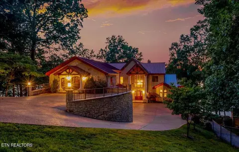 311 Deerwood Ln, La Follette, TN 37766