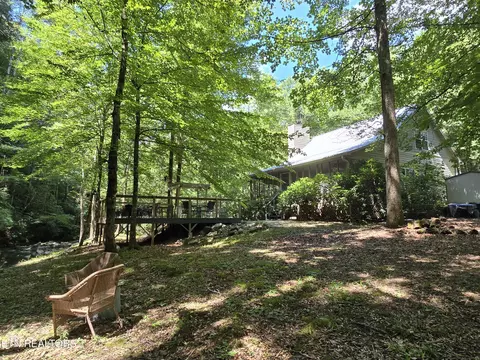 1316 E Millers Cove Rd, Walland, TN 37886