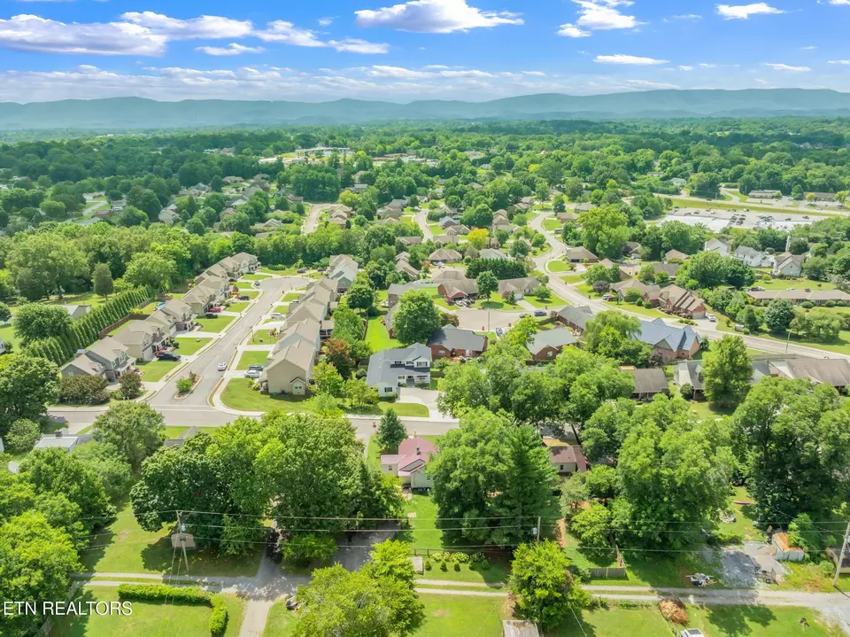 View/Area - 1911 Crest Rd, Maryville, TN 37804 photo 4 of 5