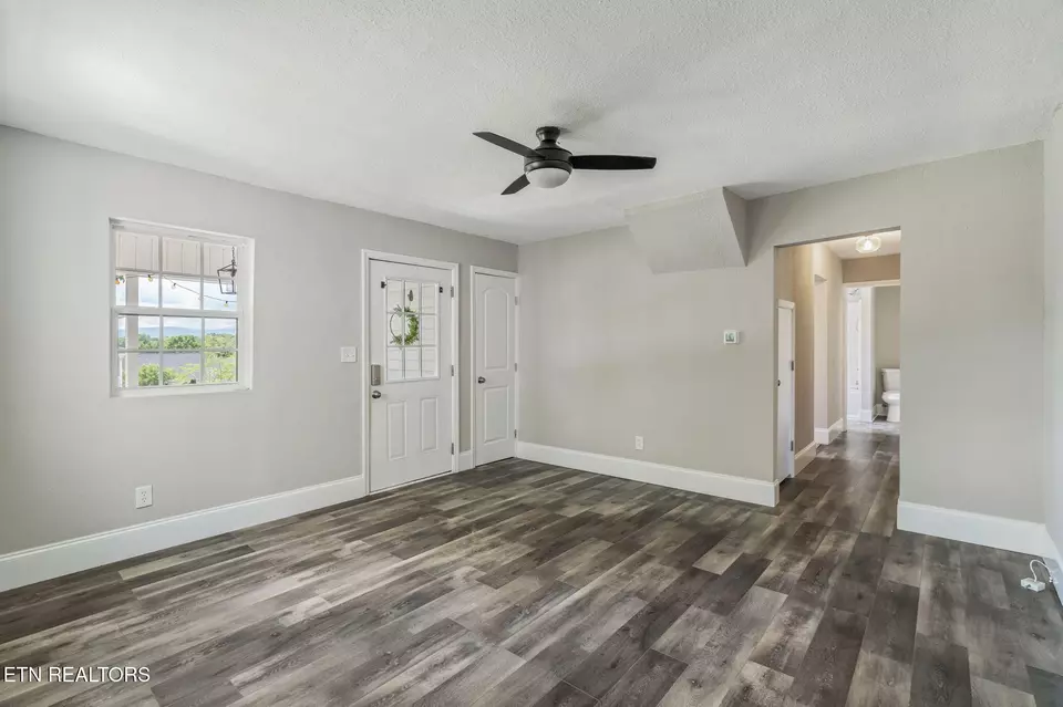 Living - 1911 Crest Rd, Maryville, TN 37804 photo 5 of 6