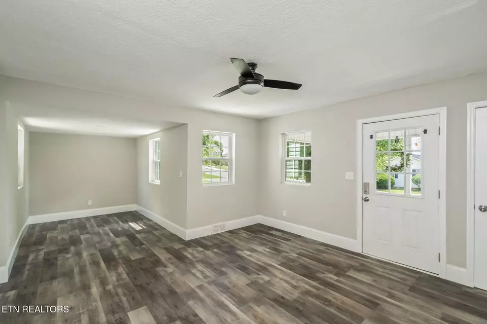Living - 1911 Crest Rd, Maryville, TN 37804 photo 4 of 6