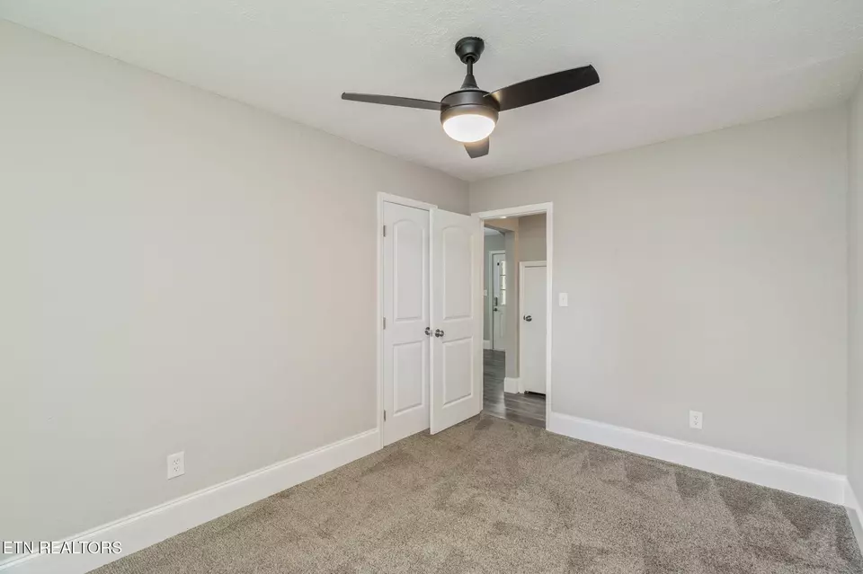 Bedroom - 1911 Crest Rd, Maryville, TN 37804 photo 3 of 3