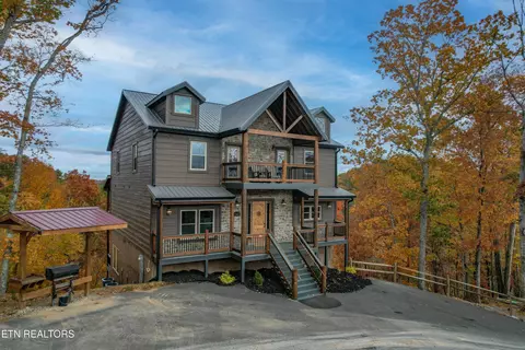 1167 Woodland Trek Ln, Sevierville, TN 37876