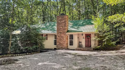 427 Cherokee Ln, Jamestown, TN 38556