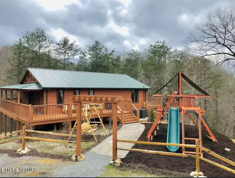 3126 Bear Mountain Ln, Sevierville, TN 37876