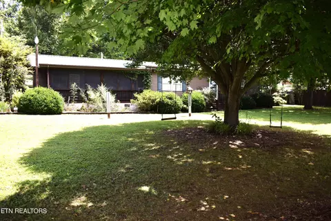 111 Chestnut Cir, La Follette, TN 37766