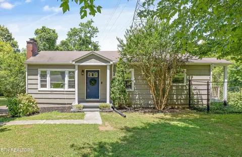 1605 Maple Dr, Knoxville, TN 37918