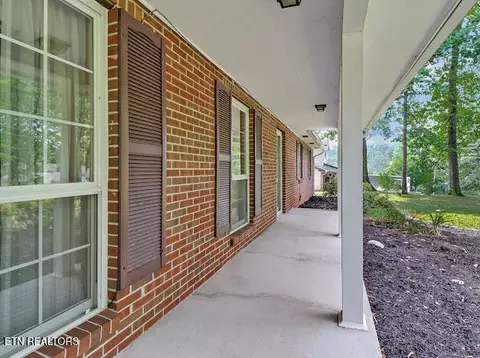 421 Warrior Ln, Harriman, TN 37748