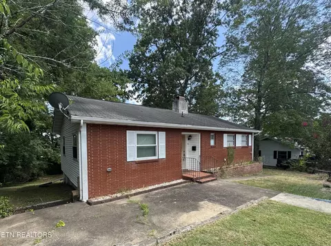 111 W Magnolia Ln, Oak Ridge, TN 37830