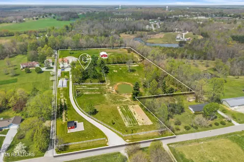 698 Maynard Rd, Crossville, TN 38571