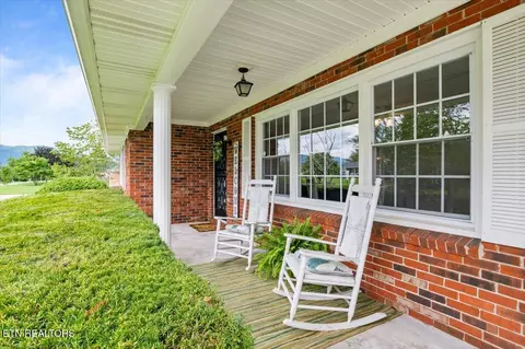 372 Sharp Acres Rd, Jacksboro, TN 37757 photo 2