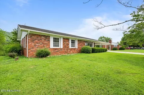 372 Sharp Acres Rd, Jacksboro, TN 37757 photo 4