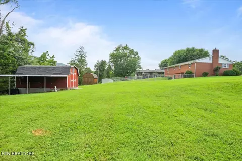 372 Sharp Acres Rd, Jacksboro, TN 37757 photo 6