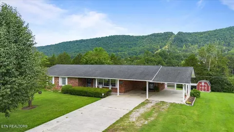 372 Sharp Acres Rd, Jacksboro, TN 37757 photo 3