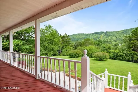 372 Sharp Acres Rd, Jacksboro, TN 37757 photo 7