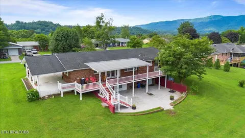 372 Sharp Acres Rd, Jacksboro, TN 37757 photo 5