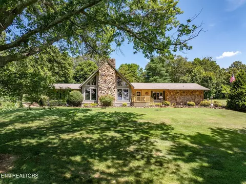 245 Creekwood Dr, Madisonville, TN 37354