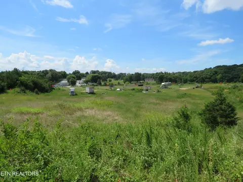 8301 Jackson Bnd, Lenoir City, TN 37772