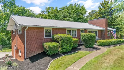 301 NW Portsmouth Rd, Knoxville, TN 37909