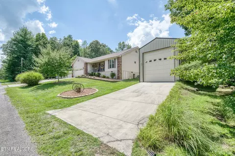 2051 Menasha Dr, Crossville, TN 38572