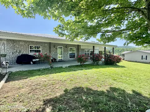 150 Lakeview Cir, Sharps Chapel, TN 37866