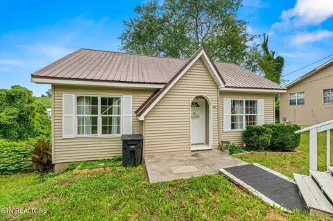 212 S Jackson St, Athens, TN 37303