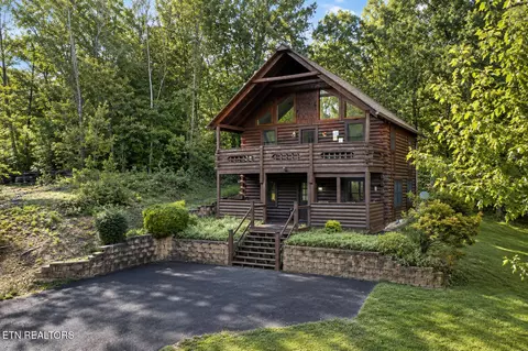 735 Kings Hills Blvd, Pigeon Forge, TN 37863