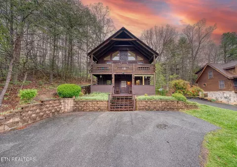 735 Kings Hills Blvd, Pigeon Forge, TN 37863