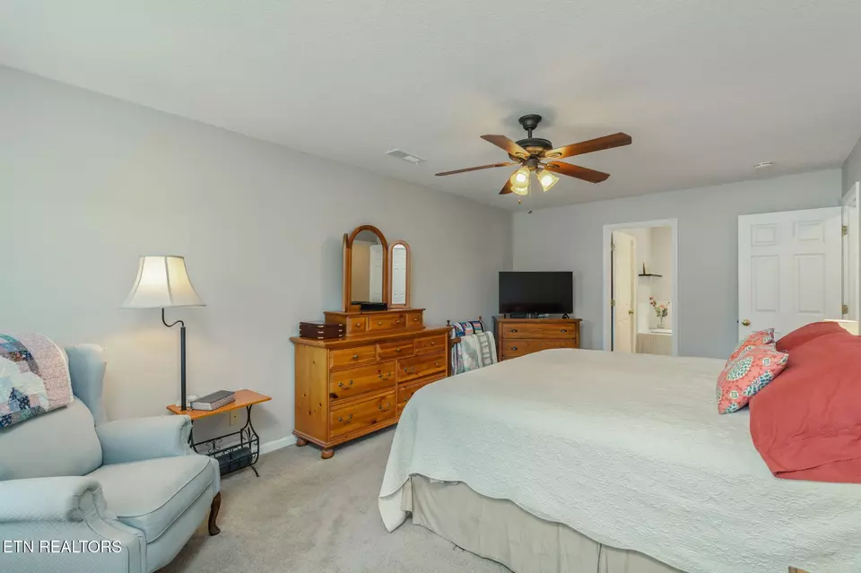 Bedroom - 102 Nantucket Way, Oak Ridge, TN 37830 photo 2 of 6