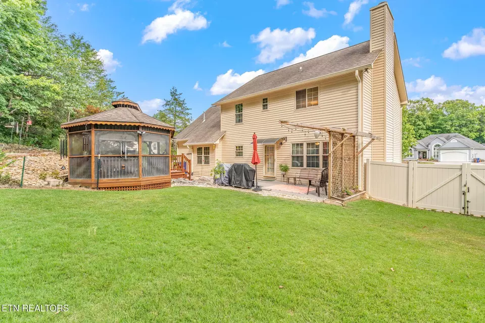 Exterior - 102 Nantucket Way, Oak Ridge, TN 37830 photo 5 of 15
