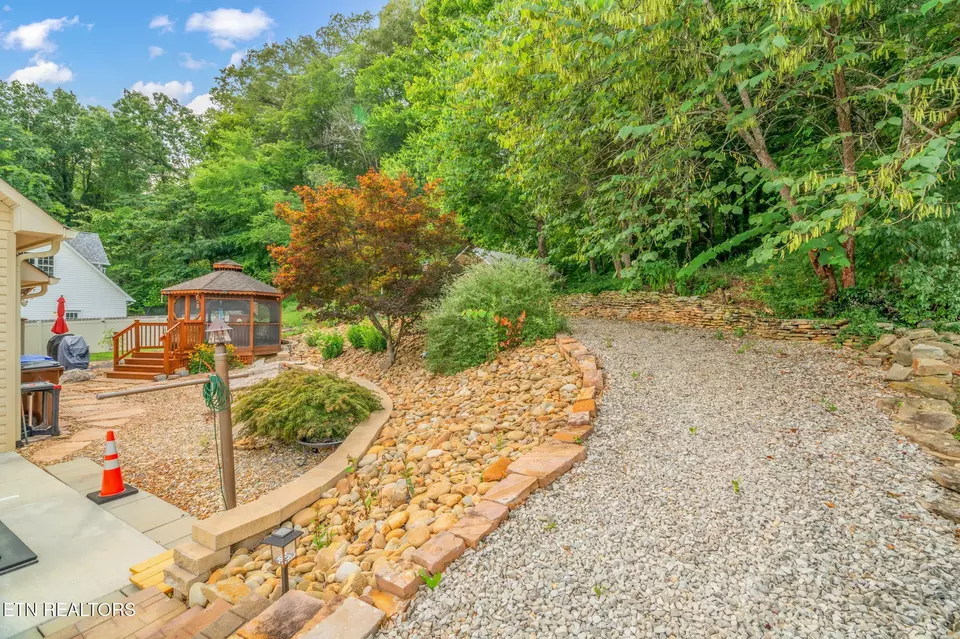 Exterior - 102 Nantucket Way, Oak Ridge, TN 37830 photo 11 of 15