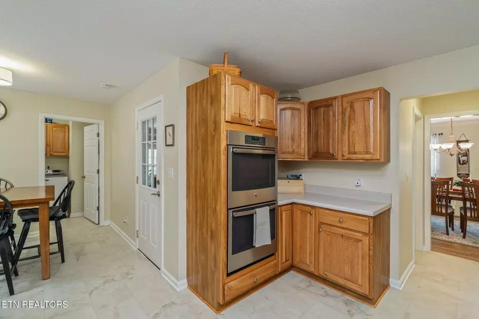 Kitchen - 102 Nantucket Way, Oak Ridge, TN 37830 photo 5 of 5