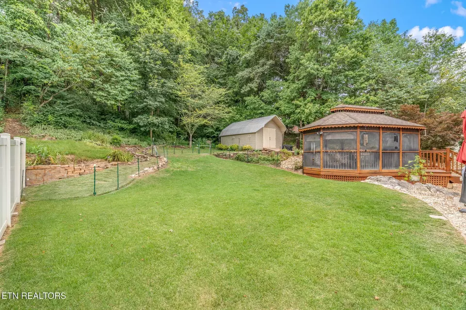 Exterior - 102 Nantucket Way, Oak Ridge, TN 37830 photo 3 of 15