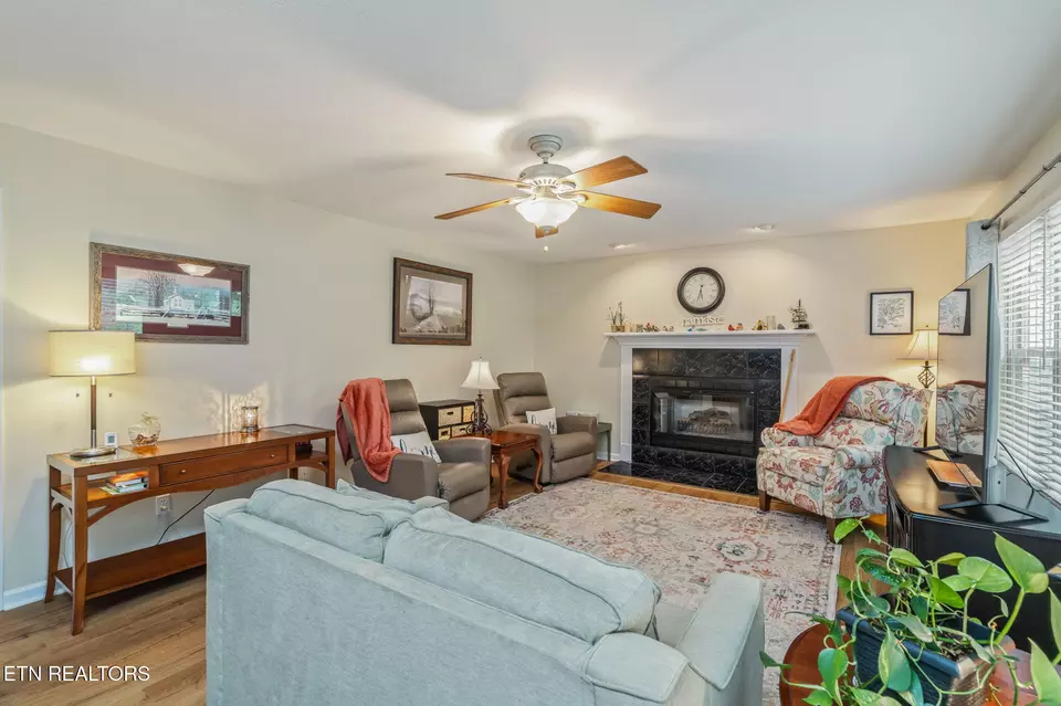 Living - 102 Nantucket Way, Oak Ridge, TN 37830 photo 1 of 3