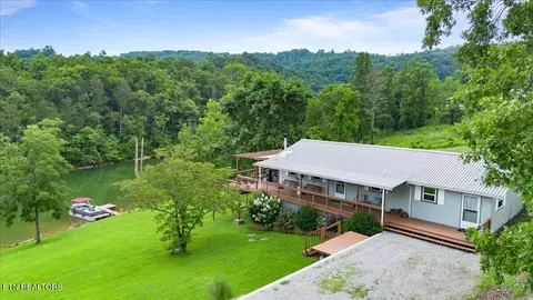 203 Wagon Ln, Speedwell, TN 37870