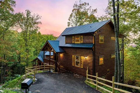 2257 Red Bud Rd, Sevierville, TN 37876