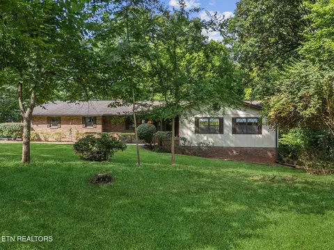 2117 Lakepoint Dr, Knoxville, TN 37922