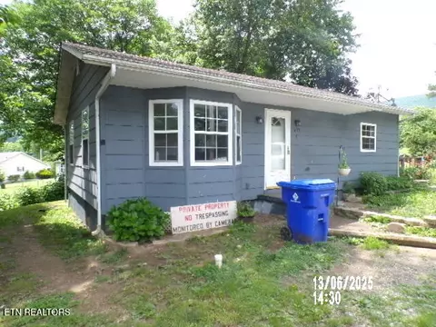 1639 Old Roane St, Harriman, TN 37748