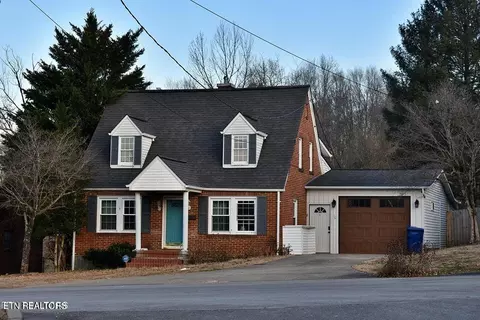 915 Lothbury Ave, Middlesboro, KY 40965 photo 1