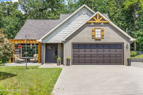 320 Crestwood Dr, Lenoir City, TN 37771