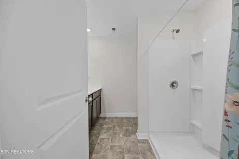 Bath - 248 Belle Ct, Talbott, TN 37877 photo 2 of 4
