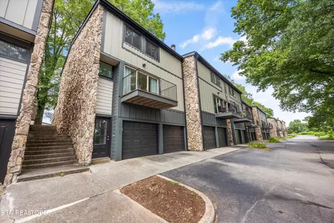 1980 Cherokee Bluff Dr, Knoxville, TN 37920