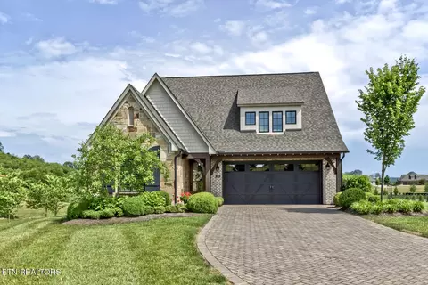 274 E Highlands Cir, Lenoir City, TN 37772