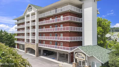 111 Jake Thomas Rd #202, Pigeon Forge, TN 37863