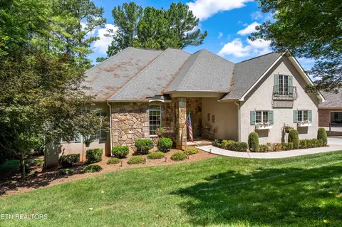 300 Marsh Hawk Dr, Vonore, TN 37885