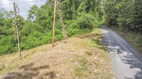 262 Ballfield Rd, Oakdale, TN 37829