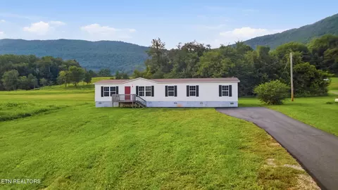 233 Orange Ln, Speedwell, TN 37870