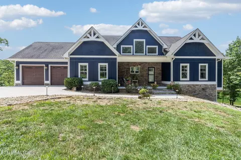 210 Waterside Dr, Ten Mile, TN 37880
